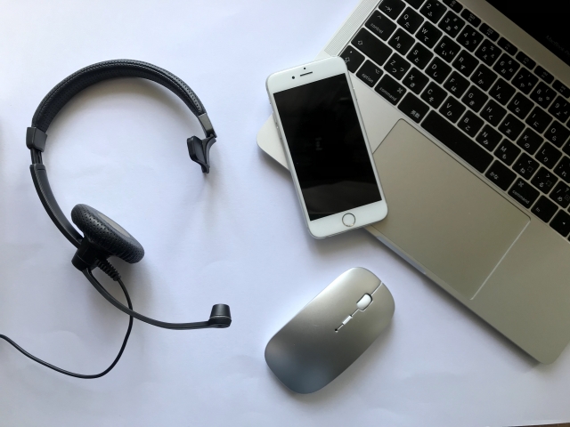 永住許可申請に向けて会社員と自営業の必要書類の違いを確認する準備のイメージ